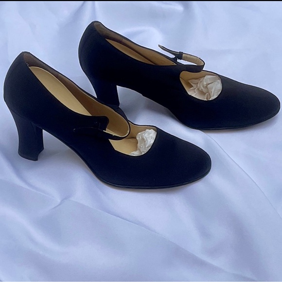 Sam & Libby Black Pumps - Picture 3 of 7